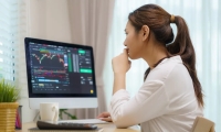 富时中国A50指数期货跌1%